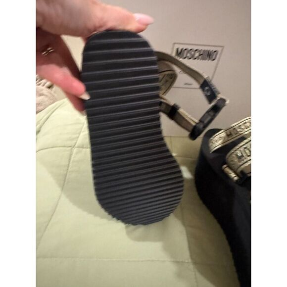 Moschino Logo Tape multi-strap sandals in black and gold - Picture 7 of 12